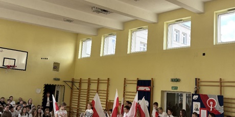 Powiększ grafikę: Taniec z flagami