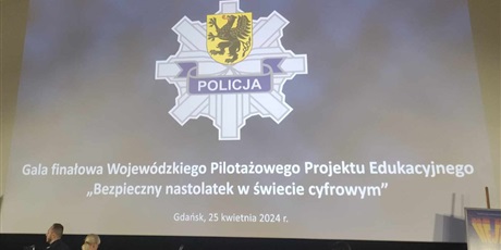 Powiększ grafikę: bezpieczny-nastolatek-w-cyfrowym-swiecie-konkurs-z-udzialem-uczniow-klasy-8a-526937.jpg