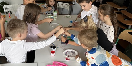 Powiększ grafikę: dzien-kropki-639264.jpg