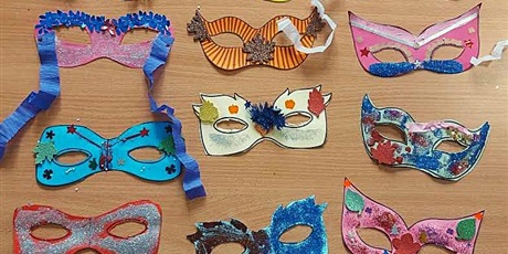 Powiększ grafikę: Karnawałowe maski wykonane przez dzieci ze świetlicy.