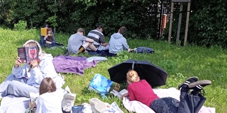 Międzynarodowa akcja "Czytanie na polanie"