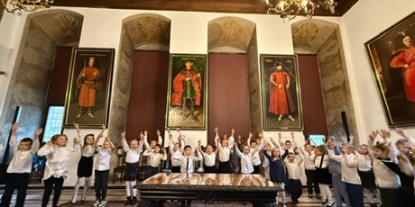 Powiększ grafikę: Wspólny taniec.